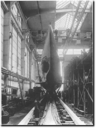 U-1 im Baudock bei den Deutschen Werken Kiel 1935